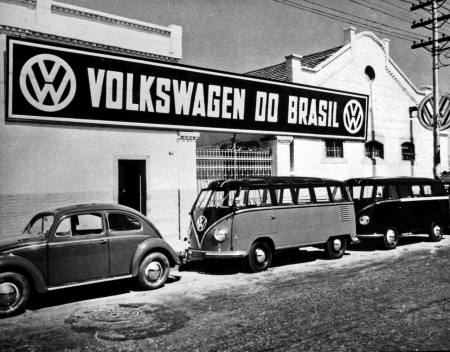 US companies assembled automobiles in Brazil from the 1920s. However, Brazil’s move toward import substitution in the mid-1950s brought full manufacturing plants. Volkswagen, which began assembling cars in 1953 (the year of this photo), fully manufactured them at São Bernardo do Campo from 1959. Its Beetle became the nation’s most popular car, a status it would maintain for decades.(Volkswagen Aktiengesellschaft)