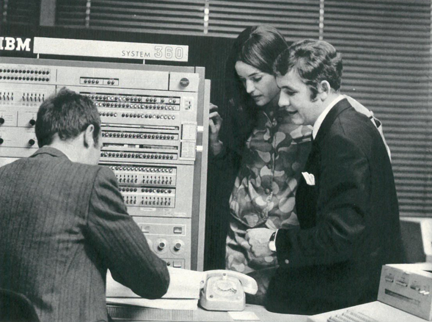 Werbefoto der Hamburger Computer-Dating-Firma Altmann GmbH & Co. (1970)